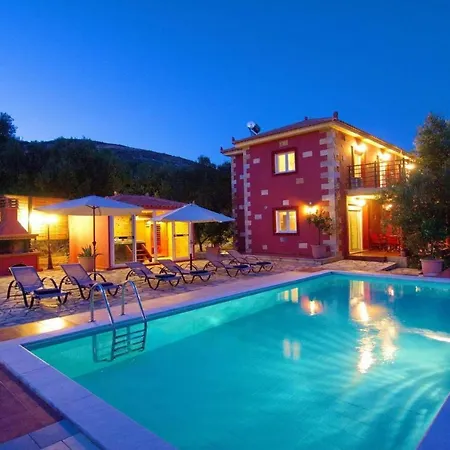 Aliona Villa *