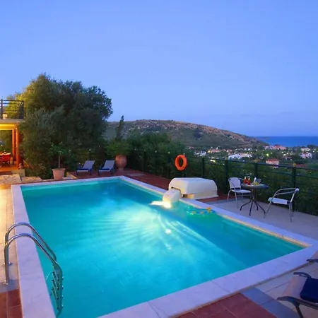 Aliona Villa *
